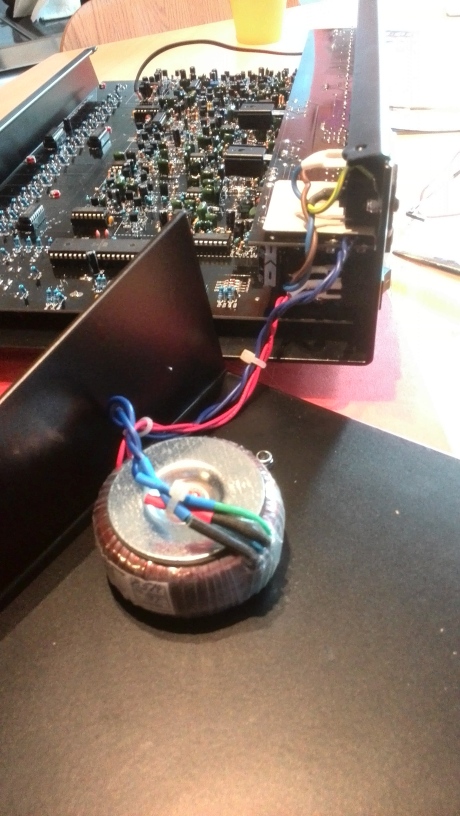 Toroidal transformer. It's a 2x 8V 1.25A, secondaries put in series to get +-16.5V